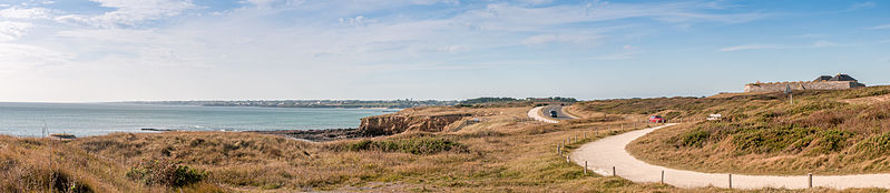 File:Panoramique sur le fort du loch.jpg