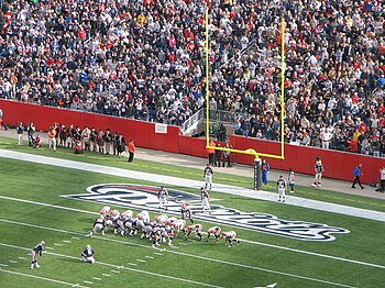 A typical lineup for an extra point, from the pre-2015 distance, in a 2007 NFL game between the New England Patriots and the Cleveland Browns Patriots-Browns 2007.jpg