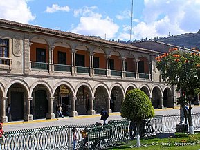 El portal Independencia como un verdadero ejemplo de arquitectura barroca en Ayacucho.