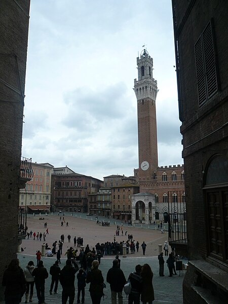 File:Piazza del Campo 01.JPG