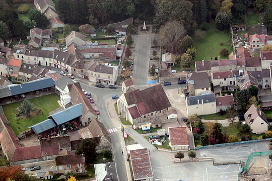 An aerial view of the area around the church in Chaumontel