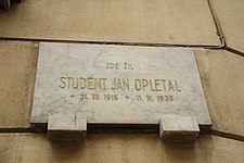 Plaque of Jan Opletal at Jenštejnská 1 at Jenštejnská street in Nové Město, Prague.jpg