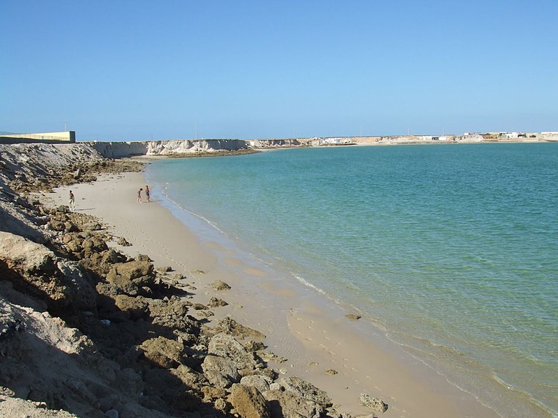 File:Playa junto a Dajla (Sahara Occidental).jpg