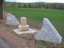 Rekonstruierte Ortstafel an der Straße zwischen Pohrsdorf und Grumbach zur Markierung der Flurgrenze, aufgestellt Ende 19. Jh.