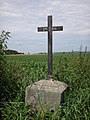 Křížek na hromadném hrobě padlých vojáků v bitvě u Hradce Králové v okolí Máslojed