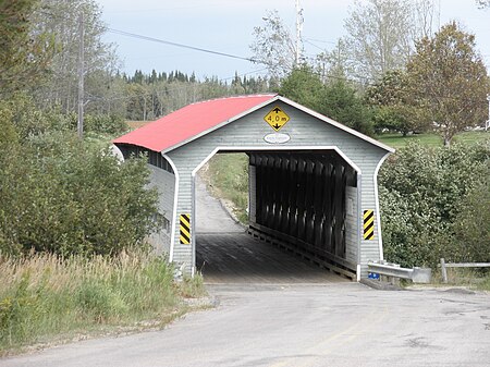 Pont couvert Baie Saint-Ludger.JPG