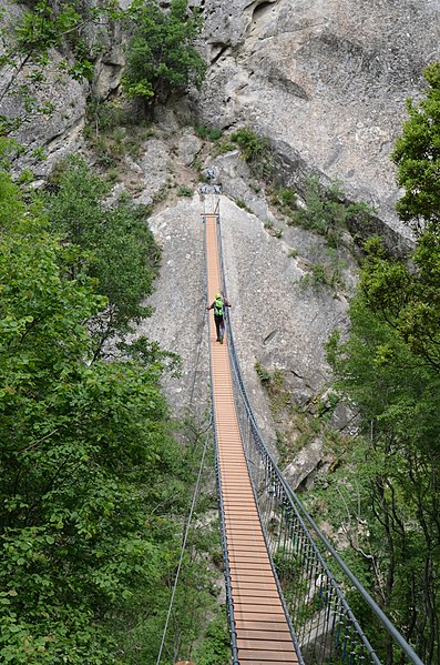 File:Ponte Nepalese Castelmezzano.jpg