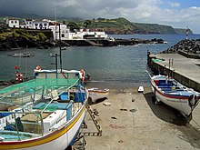 Opposite to this bath complex: Porto dos Carneiros, fishing harbour