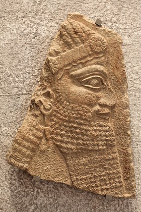 Fragment eines assyrischen Reliefs aus Nimrud (Irak)