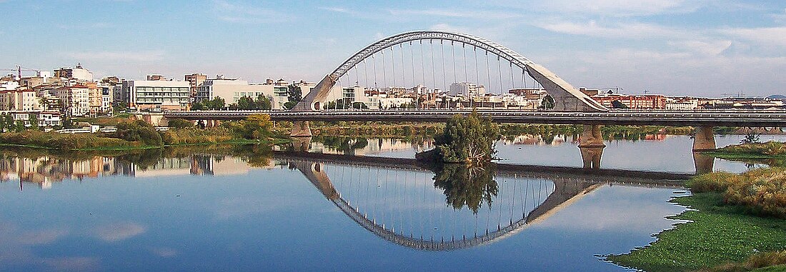 File:Puente en Mérida edited.jpg