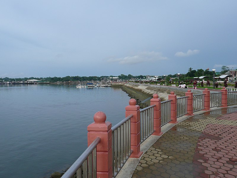 File:Puerto Princesa seafront.JPG