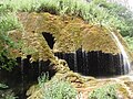 Природний водоспад, крізь який можна пройти