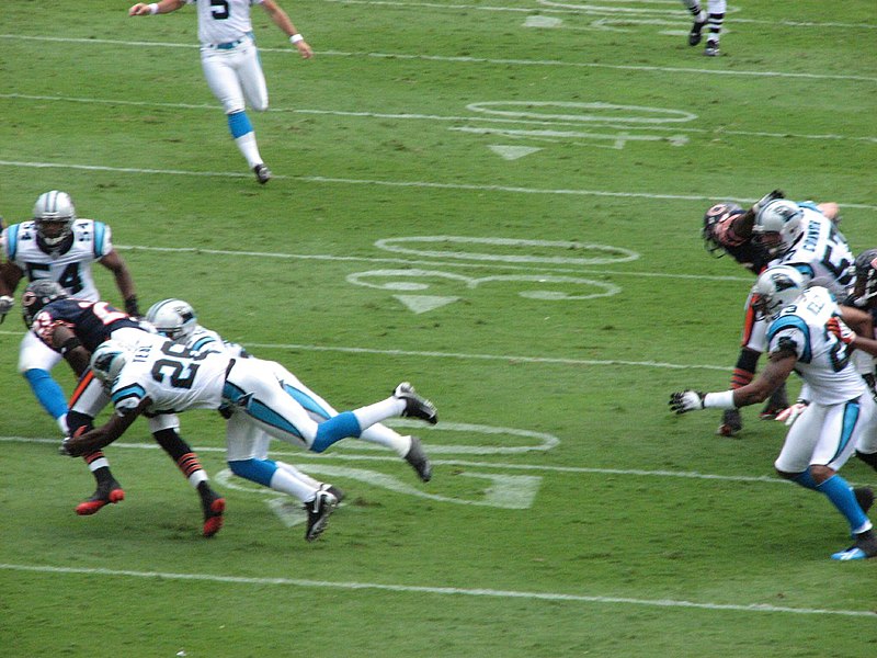 File:Quinton Feal tackles.jpg