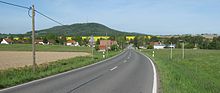 Blick auf Rosenbach, im Hintergrund der Löbauer Berg