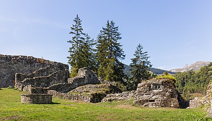 Ruínas do castelo Jörgenberg em Waltensburg/Vuorz, Suíça (definição 4 980 × 2 861)