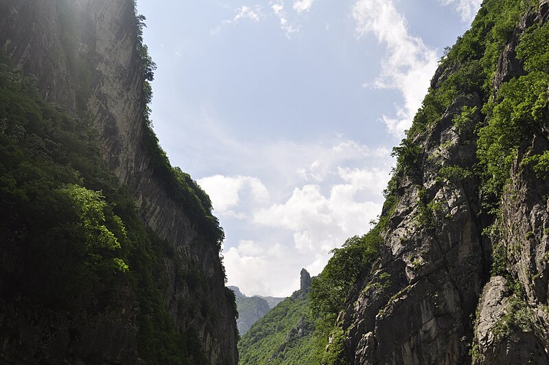 File:Rugova Canyon.JPG