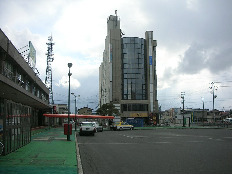 File:Sakata Station Front.JPG