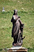 Statue de sainte Philomène, guide des pèlerinages nationaux au sanctuaire.