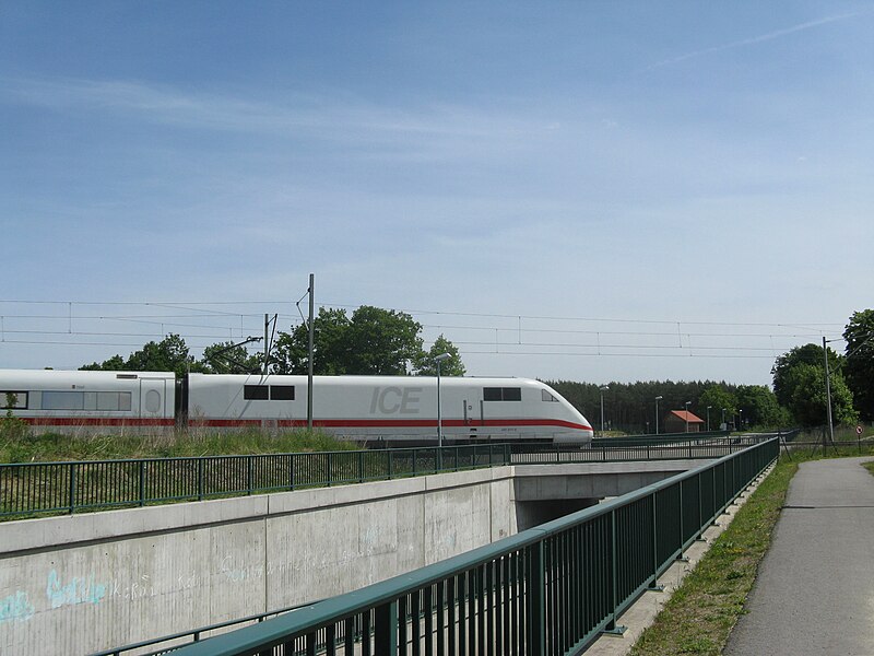 File:Schwanheide ICE-Durchfahrt durch Bahnhof 2008-05-23 126.jpg