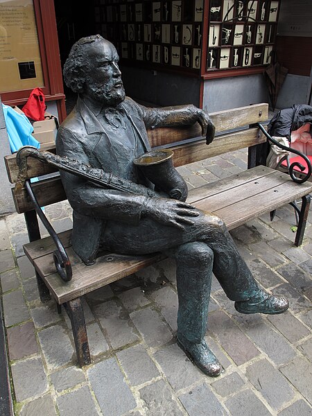 File:Sculpture Adolphe Sax in Dinant.JPG