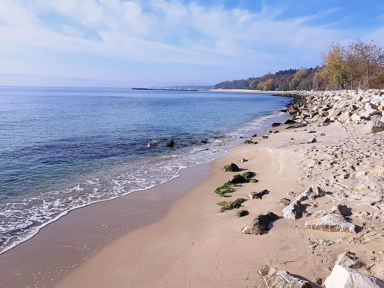 1280px-Sea_Garden_%28Varna%29.jpg