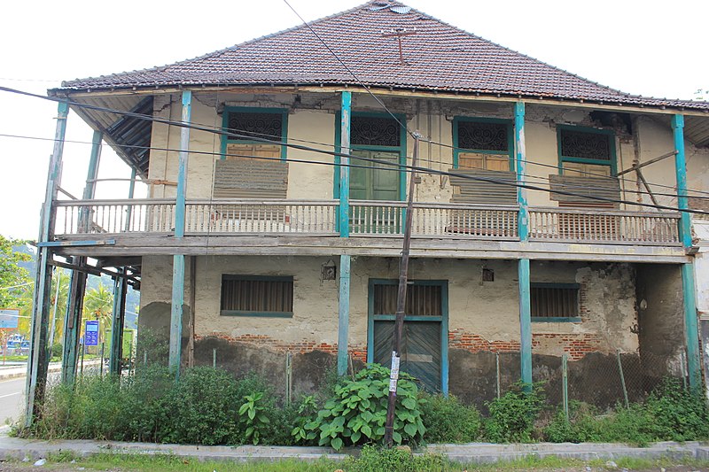 File:Sebuah rumah tua di Padang.jpg