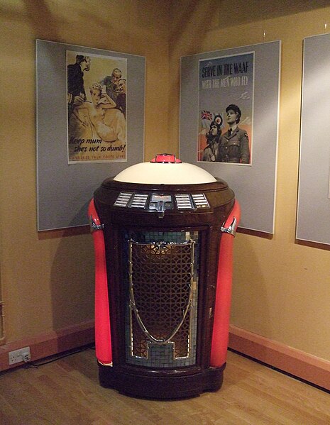 Seeburg "Trashcan" jukebox (1948, Symphonola Model 148)