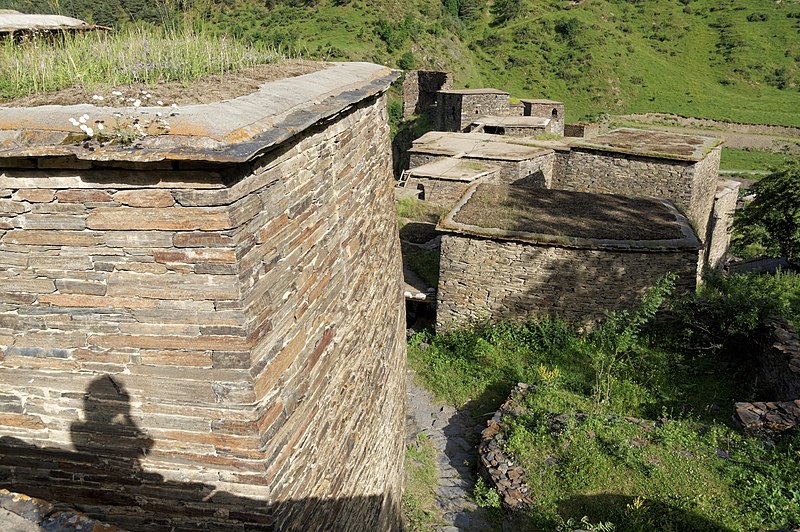 File:Shatili stone houses 3, Khevsureti, Georgia.jpg