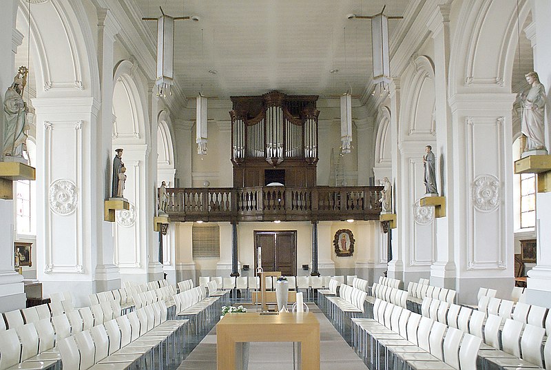 File:Sint-Martinuskerk (Stevoort) - Middenbeuk en orgel.JPG