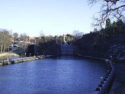 Trollhätte Kanal: Historia, Slussar, Broar