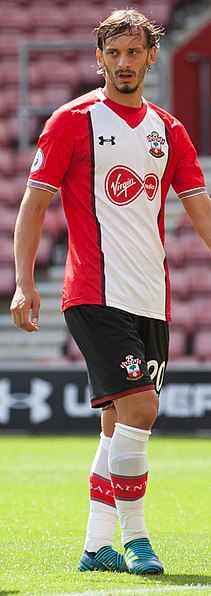 File:Southampton FC versus Sevilla (35994679430) (cropped).jpg