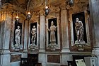 Сакристия Собора Святого Лаврентия в Генуе. Статуя Иоанна Крестителя (слева) работы Андреа Сансовино. 1510-е гг.