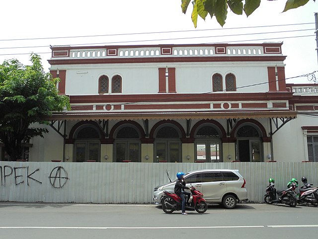 The old building of the station which has been designated as cultural heritage (2020)
