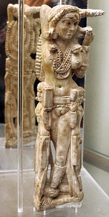Богиня Лакшми. Статуэтка из слоновой кости. Найдена на развалинах Помпей в 1930—1938 гг.