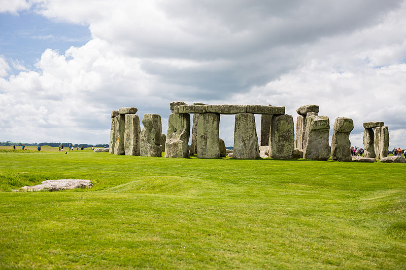 File:Stonehenge from the Distance.jpg