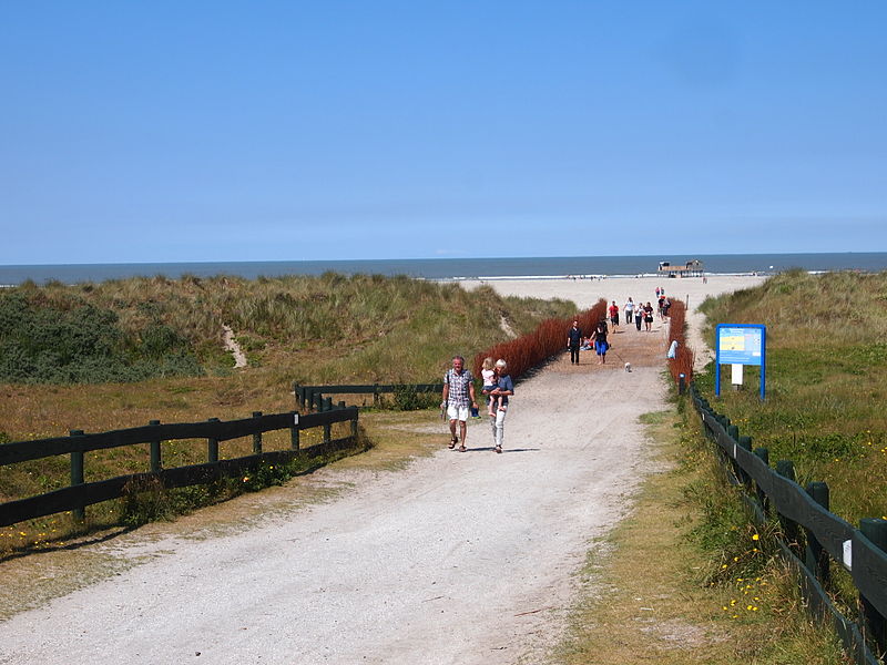 File:Strandweg. Schiermonnikoog.JPG