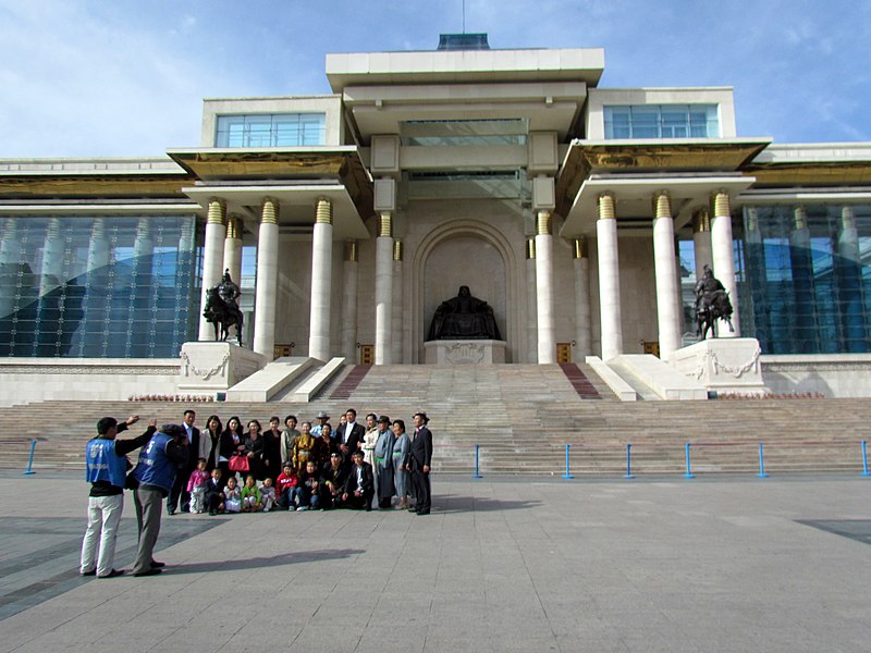 File:Sukhbaatar Square - Ulan Bator Ulaanbaatar, Mongolia - Улаанбаатар (6246749406).jpg