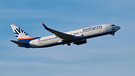 English: SunExpress Boeing 737-8CX (TC-SUI) at Munich Airport (IATA: MUC; ICAO: EDDM). Deutsch: SunExpress Boeing 737-8CX (TC-SUI) auf dem Flughafen München (IATA: MUC; ICAO: EDDM).