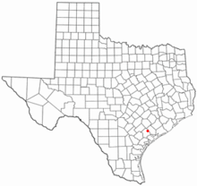 Na schematické mapě Texasu s vyznačenými okresy je vpravo dole nedaleko od pobřeží Mexického zálivu vyznačena červenou tečkou osada Pevnost svatého Ludvíka.