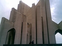 250px-Tabriz_poets_tomb_-_2007.jpg