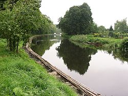 Bank van het kanaal in Duitsland, versterkt door de nazi's.