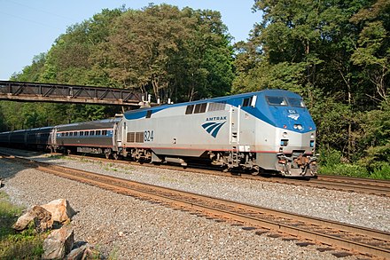 Железная дорога на английском. EMD sd40 Amtrak. Поезд на английском. Британские поезда. Английская железная дорога.