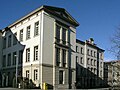 Neoklassizismus: Der Altbau des Theologicums wurde 1876-79 für die Medizinische Klinik erbaut, die dann 1961 auf den Schnarrenberg umzog (Baumeister: Albert von Bok).