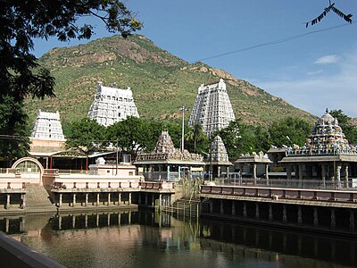 Image of the Annamalaiyar Temple with the Annamalai hills in the background