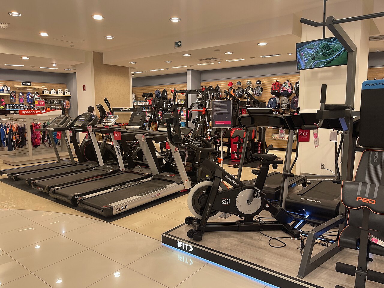 https://upload.wikimedia.org/wikipedia/commons/thumb/e/ef/Treadmills_and_other_home_fitness_equipment_at_Liverpool_department_store%2C_Polanco%2C_Mexico_City.jpg/1280px-Treadmills_and_other_home_fitness_equipment_at_Liverpool_department_store%2C_Polanco%2C_Mexico_City.jpg