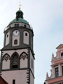 Turm der Frauenkirche Meißen mit Porzellanglockenspiel.jpg