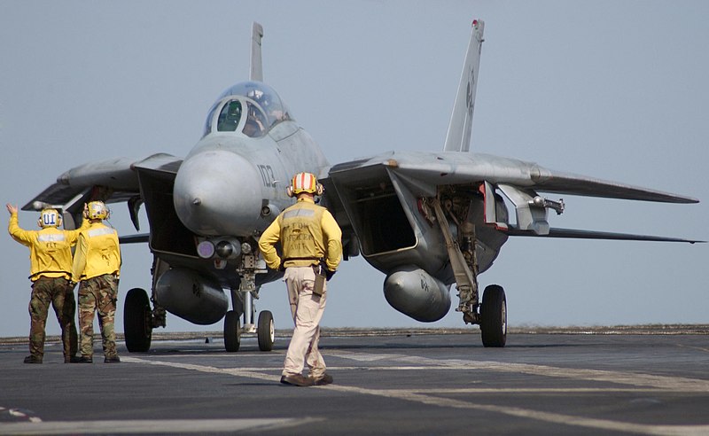 File:US Navy 060112-N-7241L-002 Flight deck handlers direct an F-14D Tomcat assigned to the Tomcatters of Fighter Squadron Three One (VF-31) into launch position on the flight deck.jpg