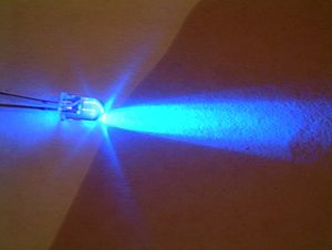 Leuchtdiode: Die LED als Halbleiter, Eigenschaften, Anwendungen und Einsatzbereiche