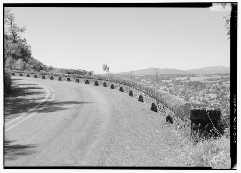 File:VIEW LOOKING NORTHWEST OF SMALL RUBBLE MASONRY RAILING NEAR CROWN POINT. - Historic Columbia River Highway, Crown Point, East of Corbett, Troutdale, Multnomah County, OR HAER ORE,26-TROUT.V,1D-10.tif