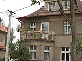 Čeština: Balkon domu v ulici V Aleji v Konstantinových Lázních. Okres Tachov, Česká republika.